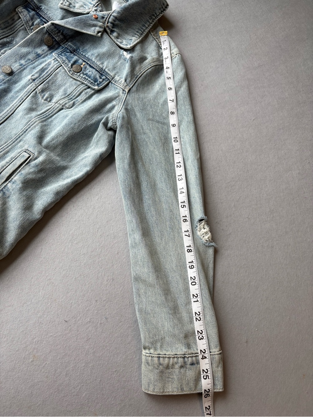 Old Navy Oversized Distressed Denim Jacket Light Wash sz L 100% Cotton - Picture 9 of 12